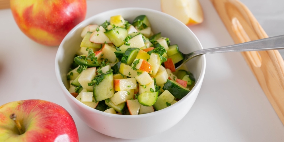 Салат из огурцов и яблок