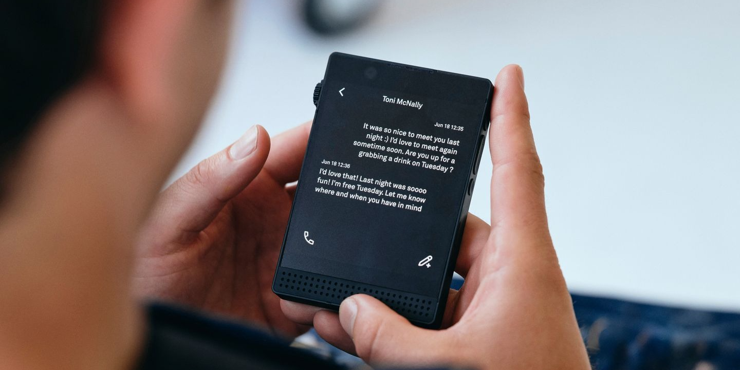 Представлен «антисмартфон» Light Phone 3 — теперь с камерой и OLED-экраном