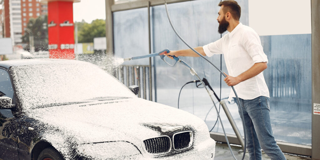 Как мыть машину на мойке самообслуживания: распылите пену