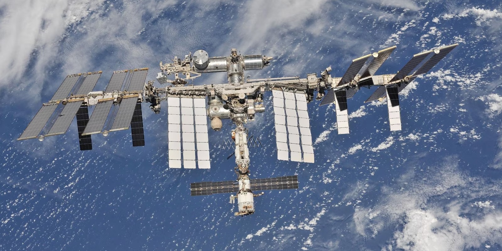 Илон Маск утопит МКС: NASA заказало у SpaceX аппарат для сведения станции с орбиты