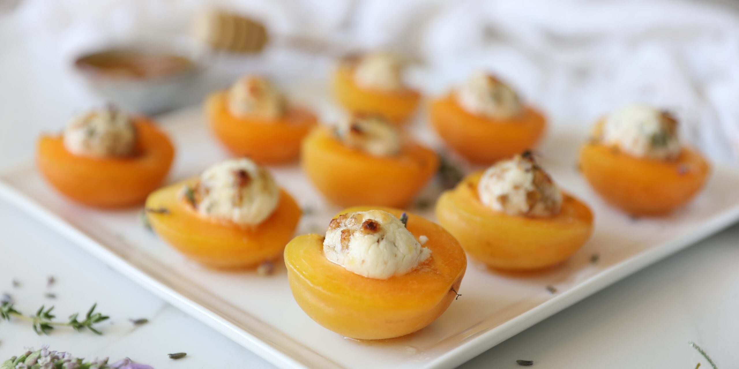 Что приготовить из абрикосов: абрикосы, запечённые с козьим сыром