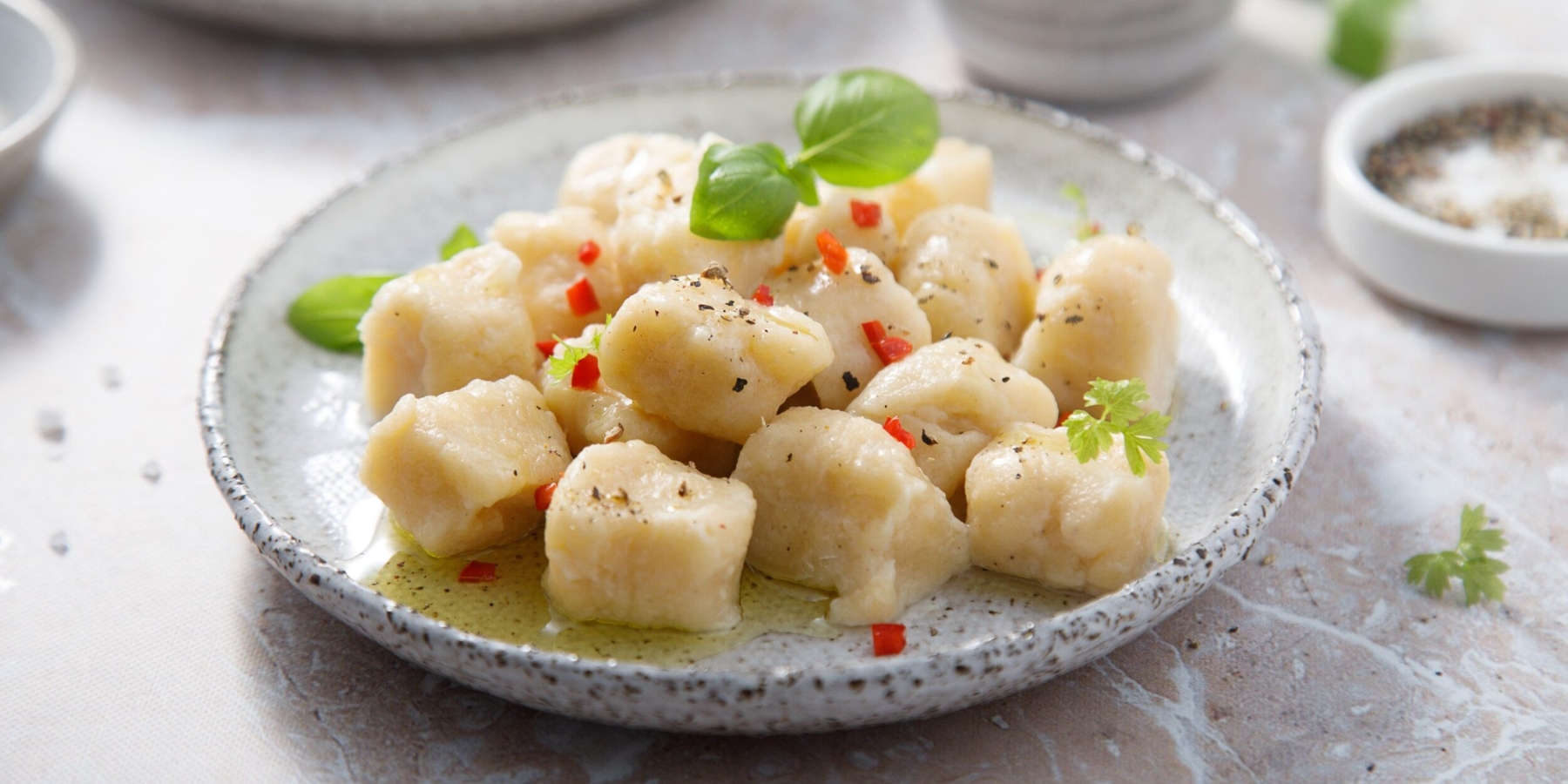 Жареные картофельные ньокки с быстрым сытным соусом