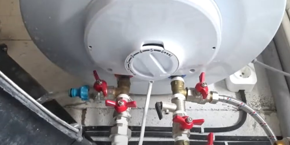 Как очистить водонагреватель от накипи: слейте воду