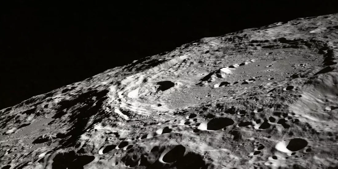 В неизвестном минерале с Луны нашли большое количество воды