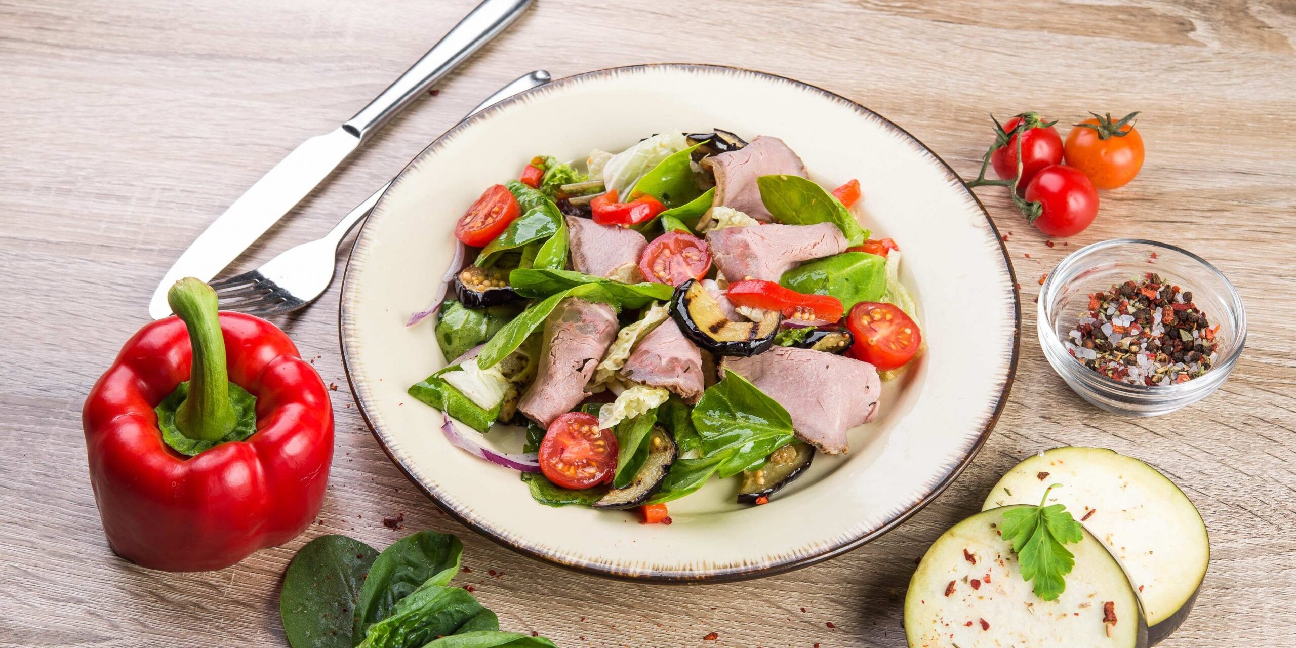Салат с баклажаном и мясом