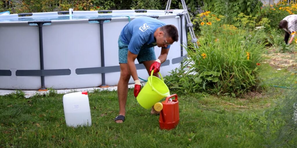 Как использовать перекись водорода для бассейна: перелейте пергидроль в обычную садовую лейку
