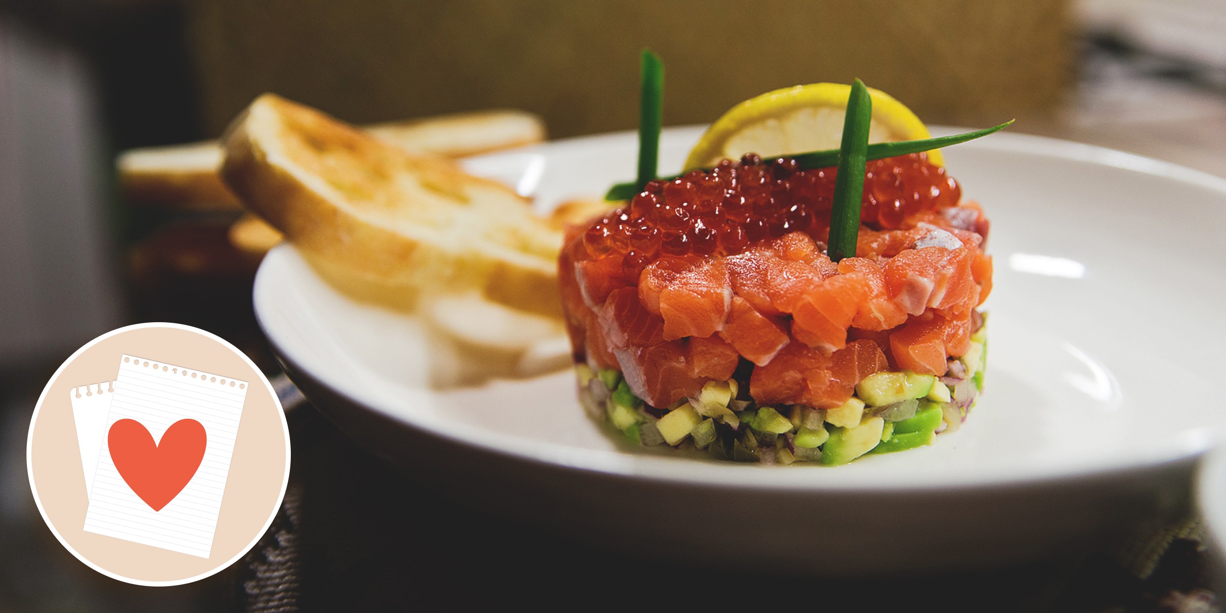Наше любимое: простой тартар из лосося с красной икрой, авокадо и каперсами