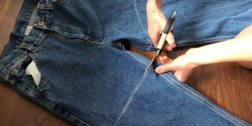 Как из джинсов сделать шорты своими руками: обрежьте штанины