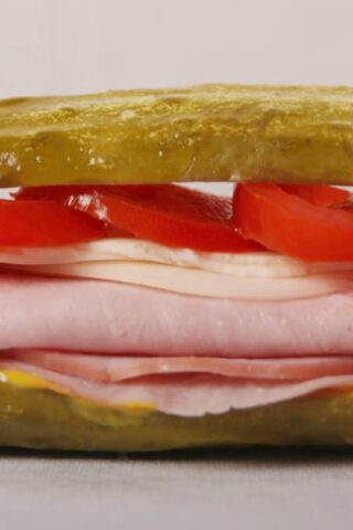 Сэндвич из маринованного огурца