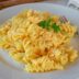 Макароны с яйцом на сковороде: рецепт