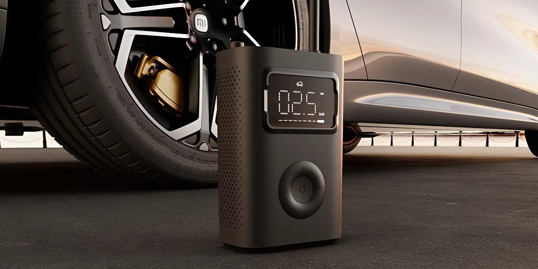 Xiaomi представила обновлённый электронасос Tire Inflator 2 Pro. Он стал мощнее, автономнее и функциональнее