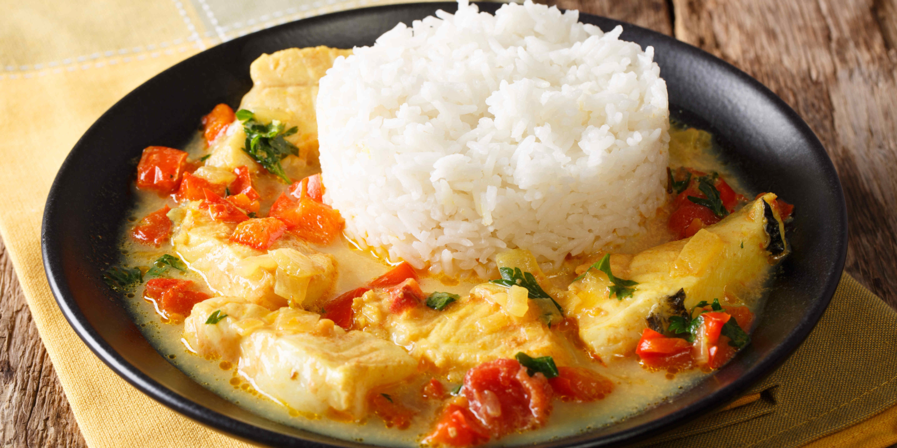 Тушёная рыба в пряных сливках