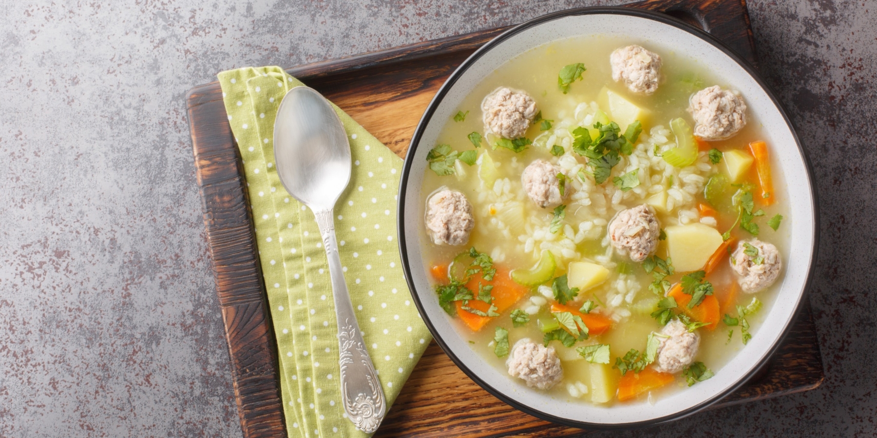 Сырный суп с рисом и куриными кнелями