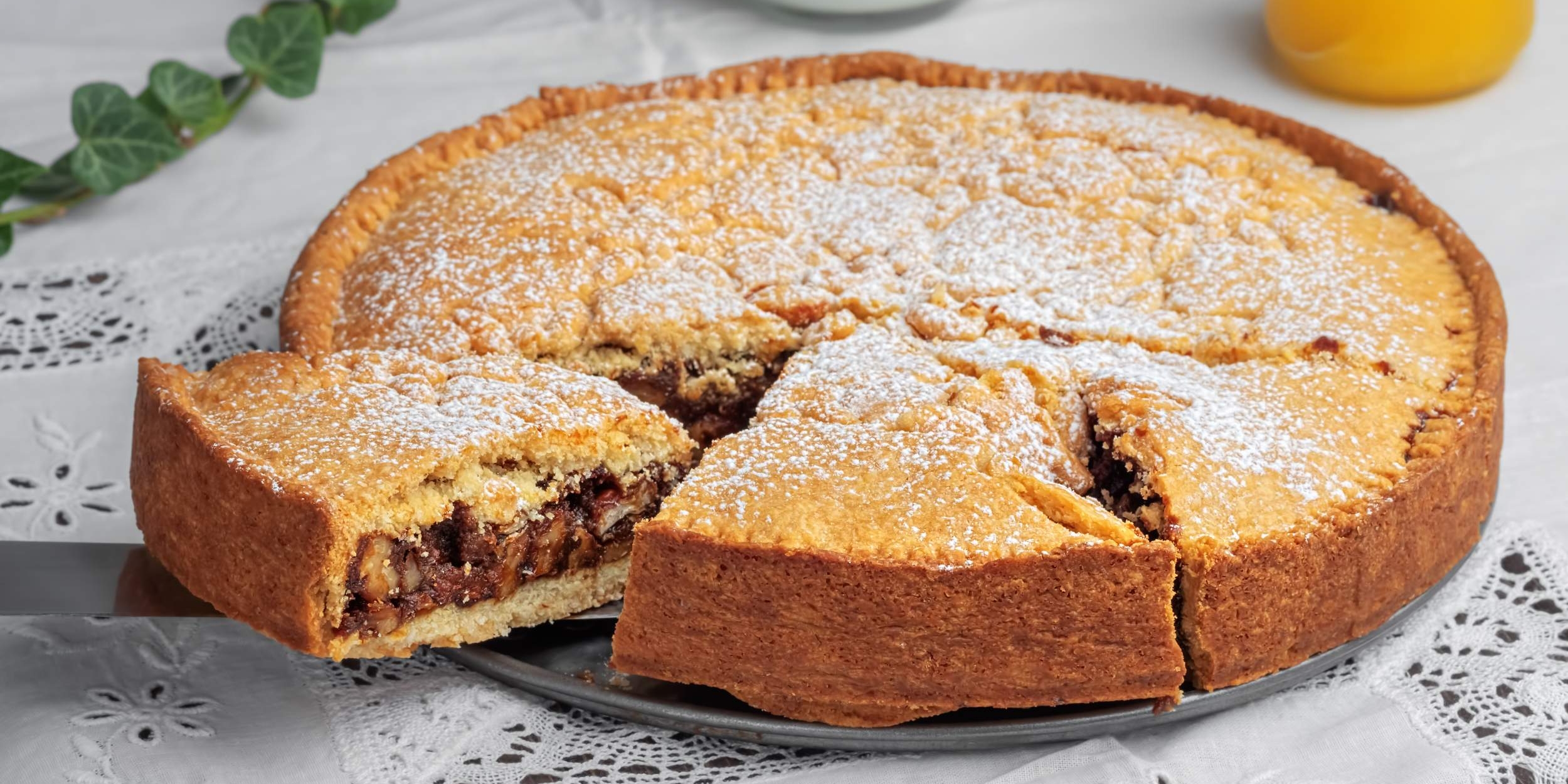 Карамельный пирог с грецкими орехами