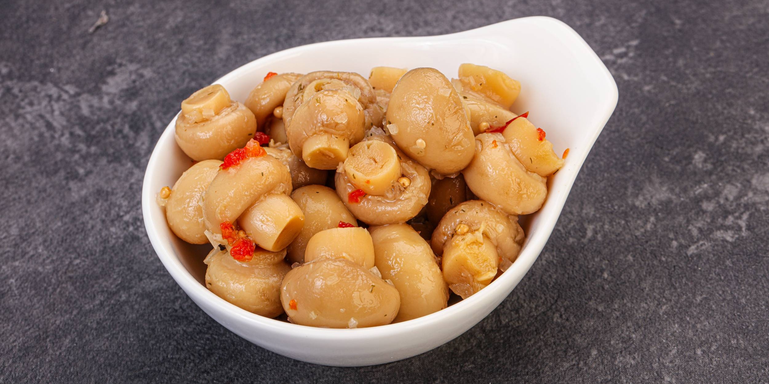 Шампиньоны, маринованные с луком