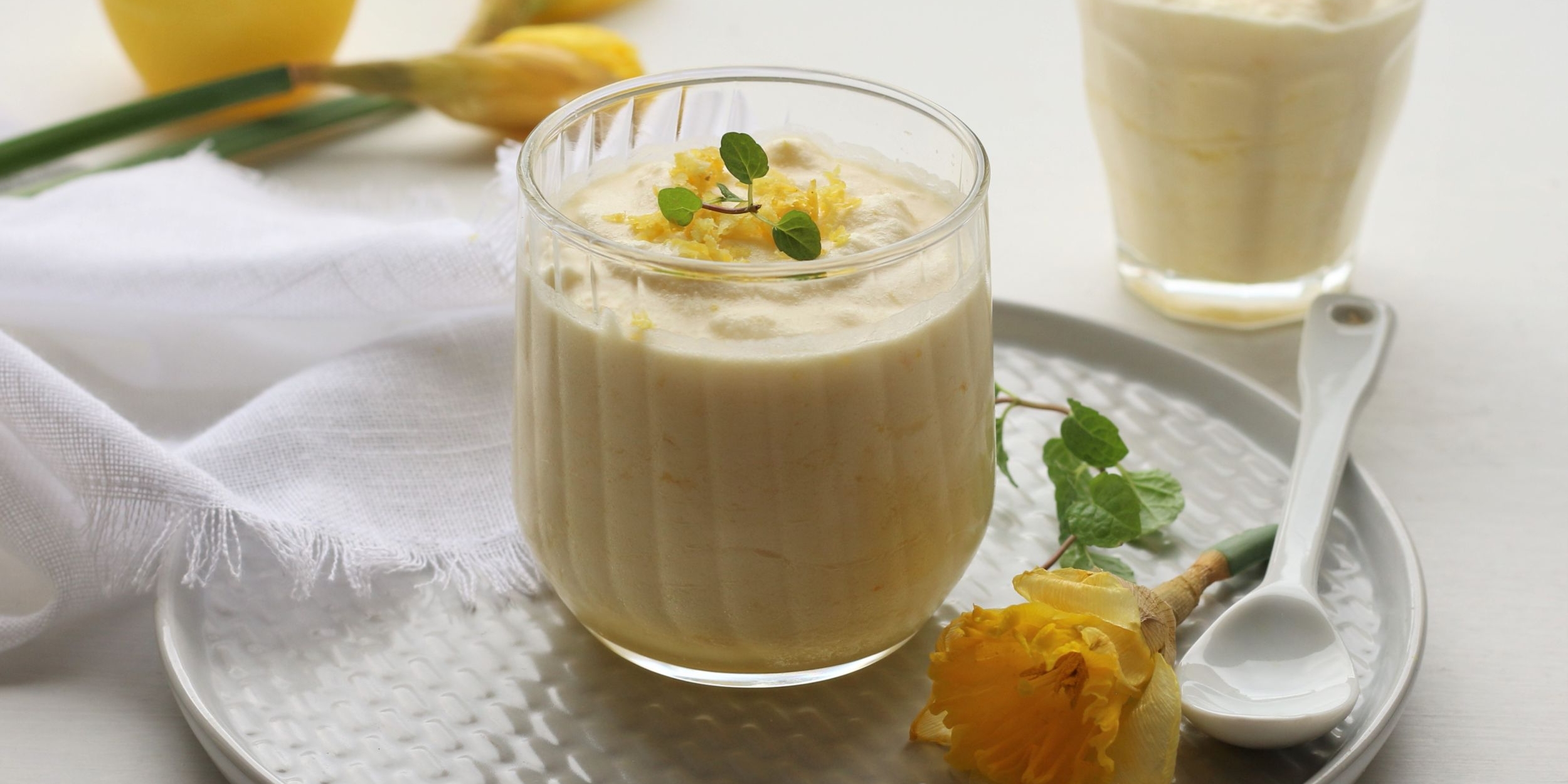 Лимонный мусс со взбитыми сливками