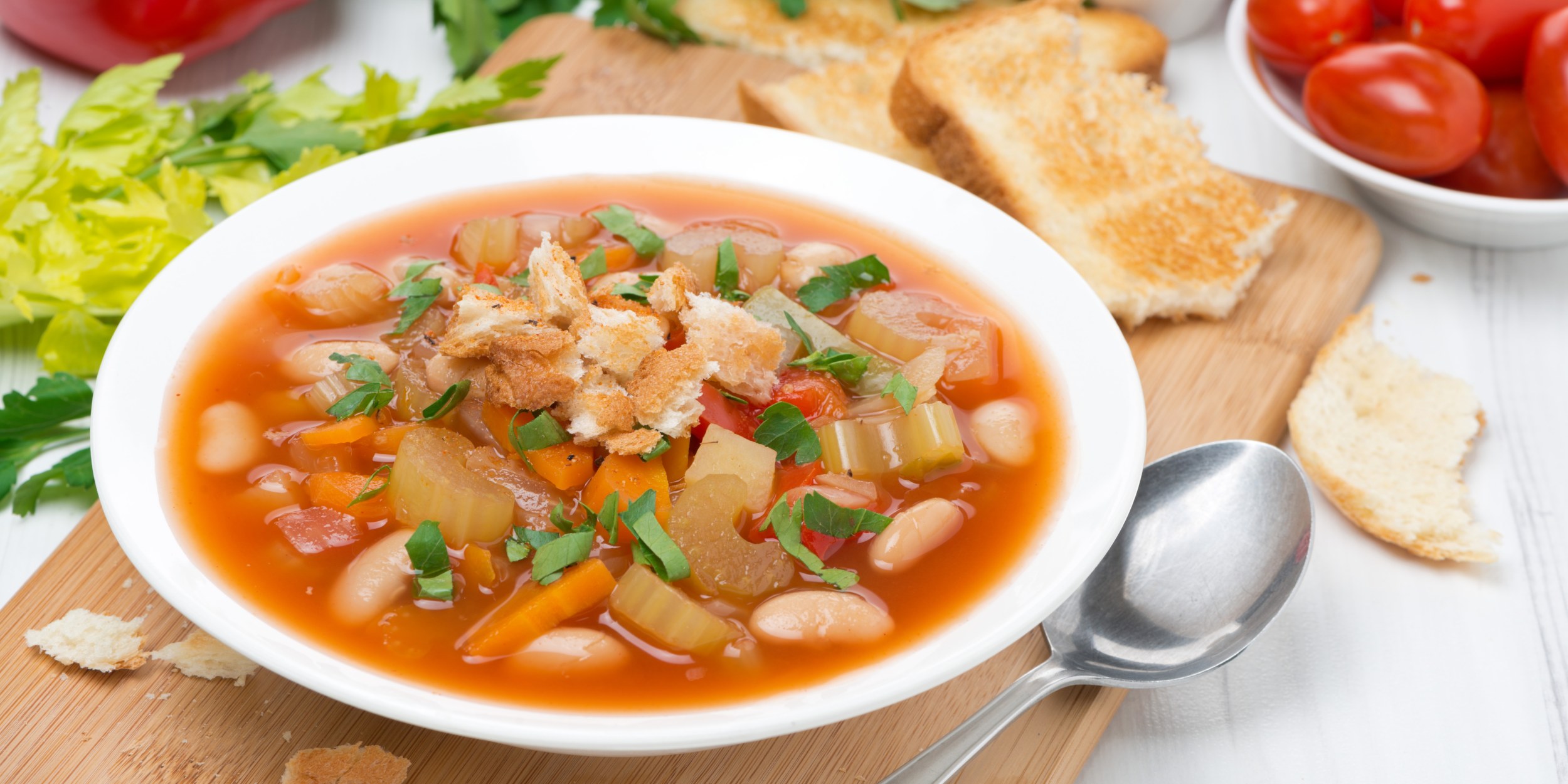 Овощной суп с пастой и фасолью