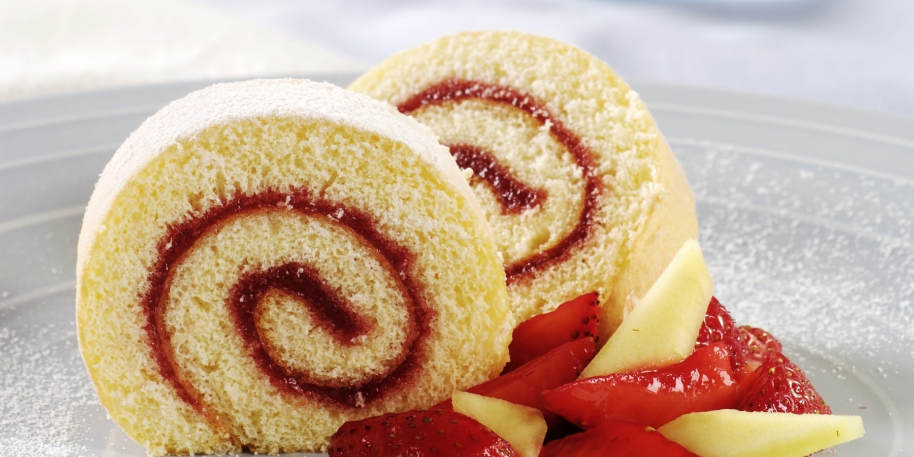 Рулет из слоёного теста с шоколадом и фисташками