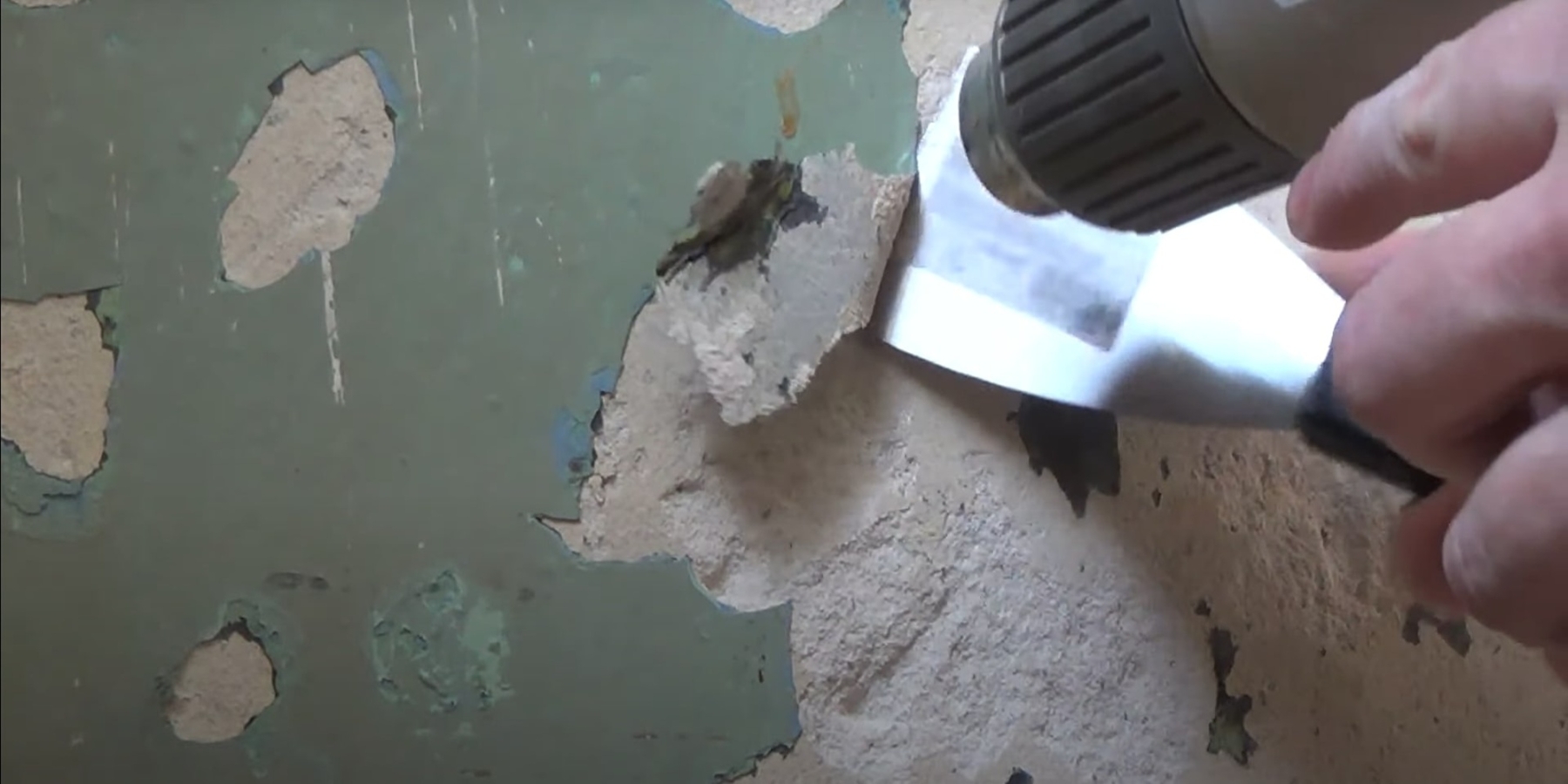 Как правильно удалить старую побелку со стен и потолка: подробное руководство