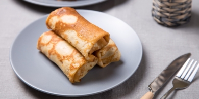 Блины, фаршированные творогом с корицей