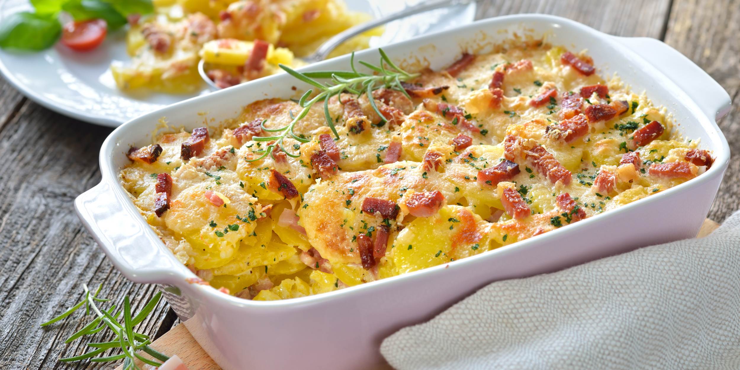 Простая хлебная запеканка с ветчиной и сыром