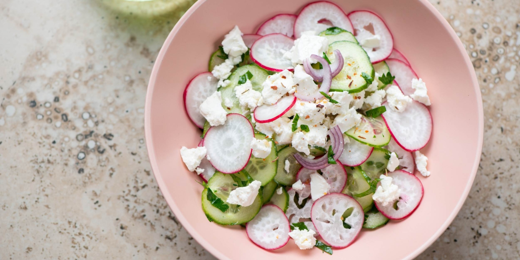 Таратор по-болгарски с огурцом и редисом