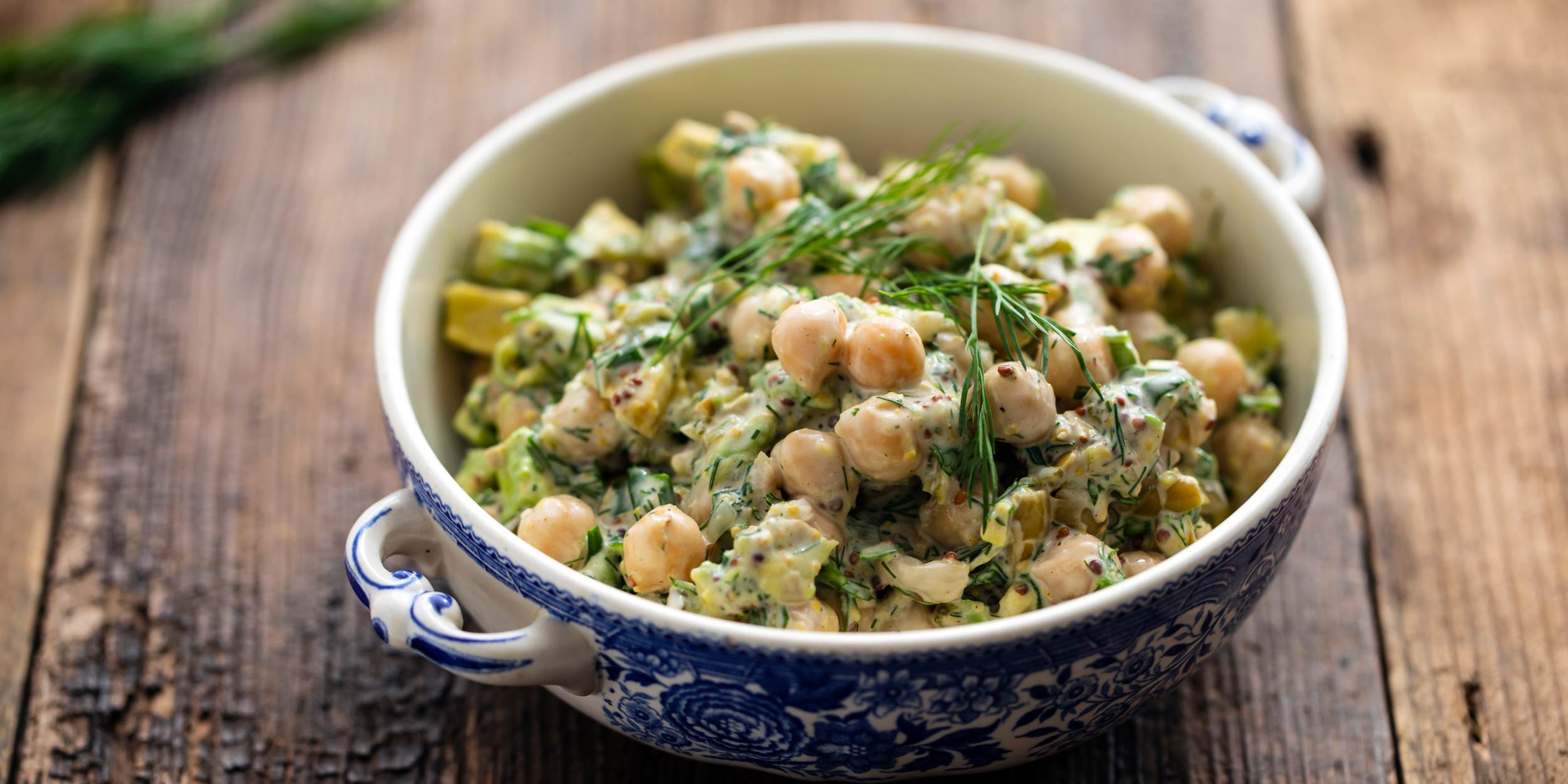 Салатик с авокадо и белой фасолью