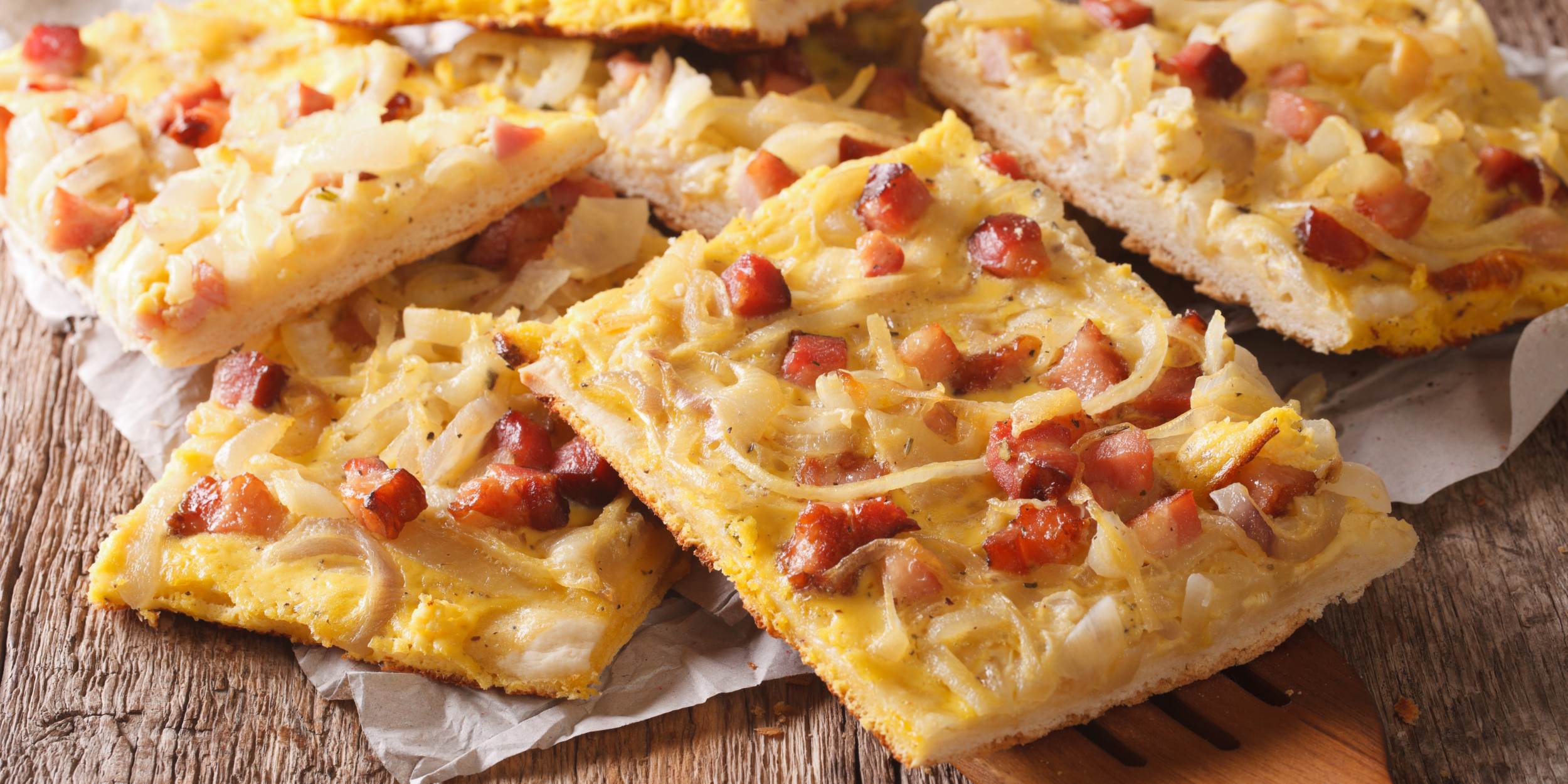 Пирог с беконом и сыром