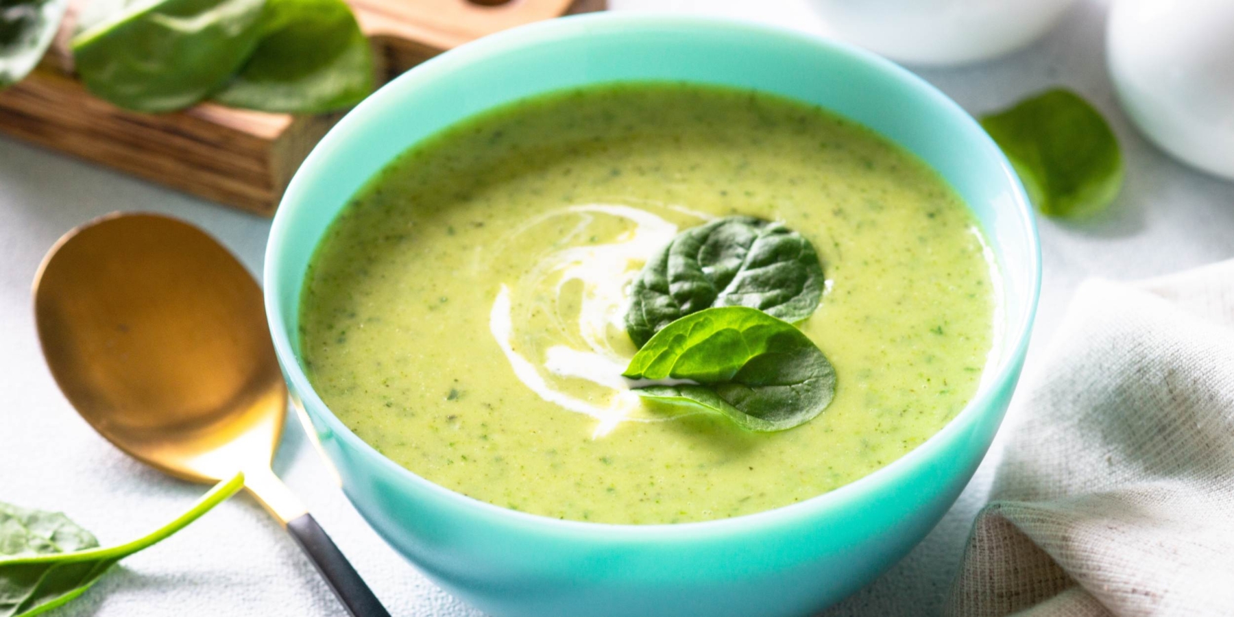 Суп из шпината с сыром и молоком