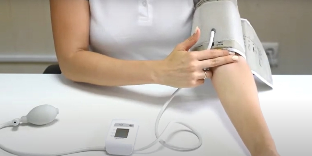 измерение артериального давления тонометром