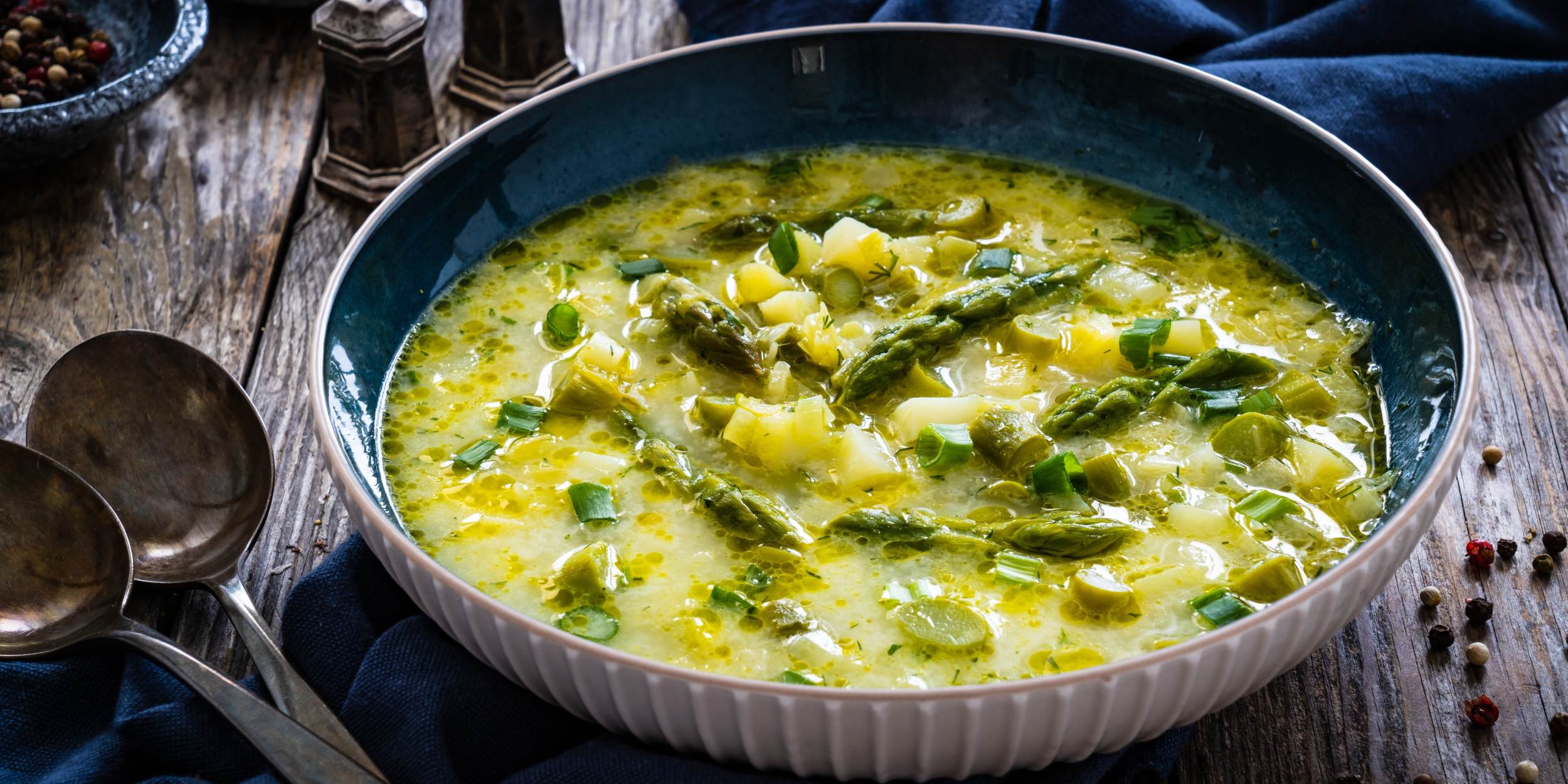 Сырный суп с молодым зелёным луком и картофелем