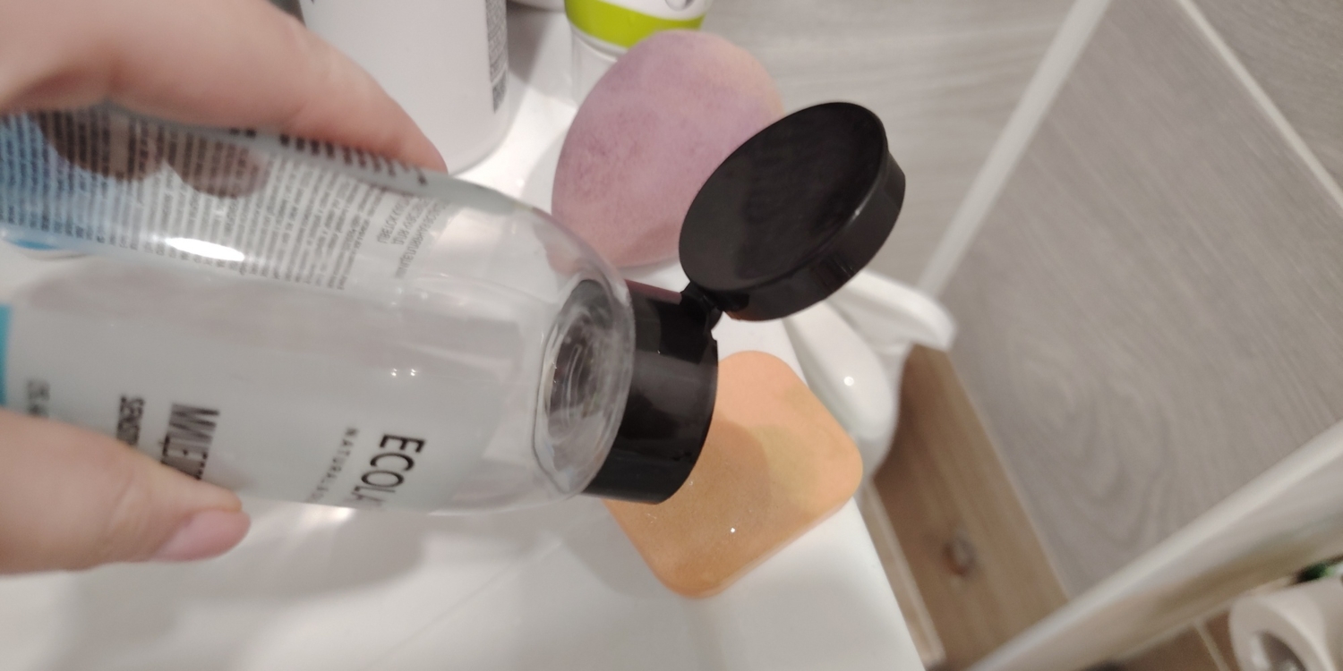 Смешиваем масло и средство для посуды 1:1