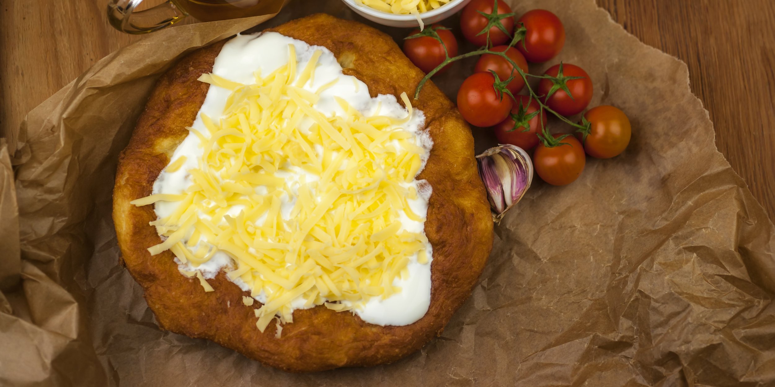 Постные дрожжевые лепёшки с фасолью, орехами и чесноком