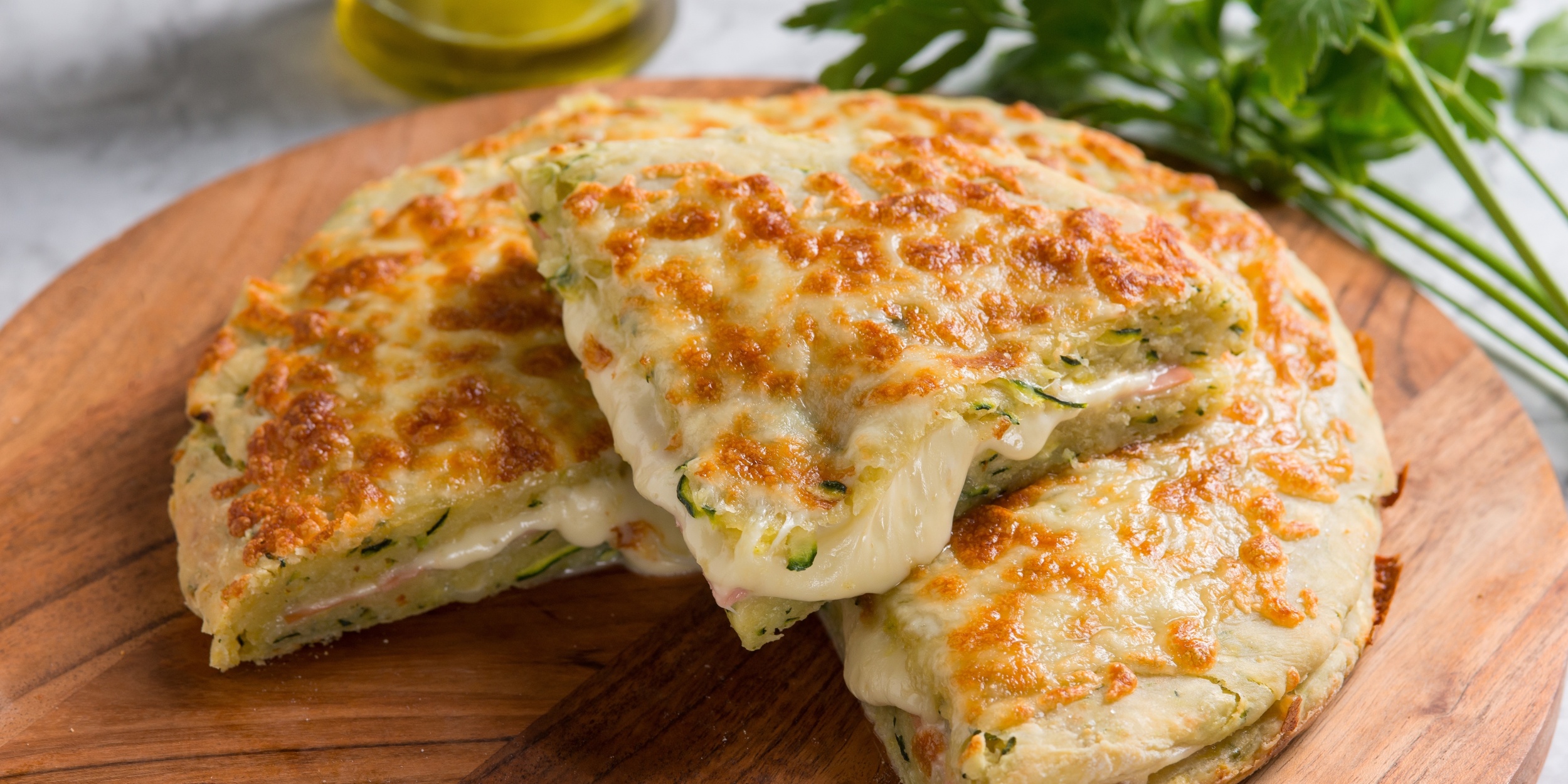 Итальянская фокачча с сыром и цукини