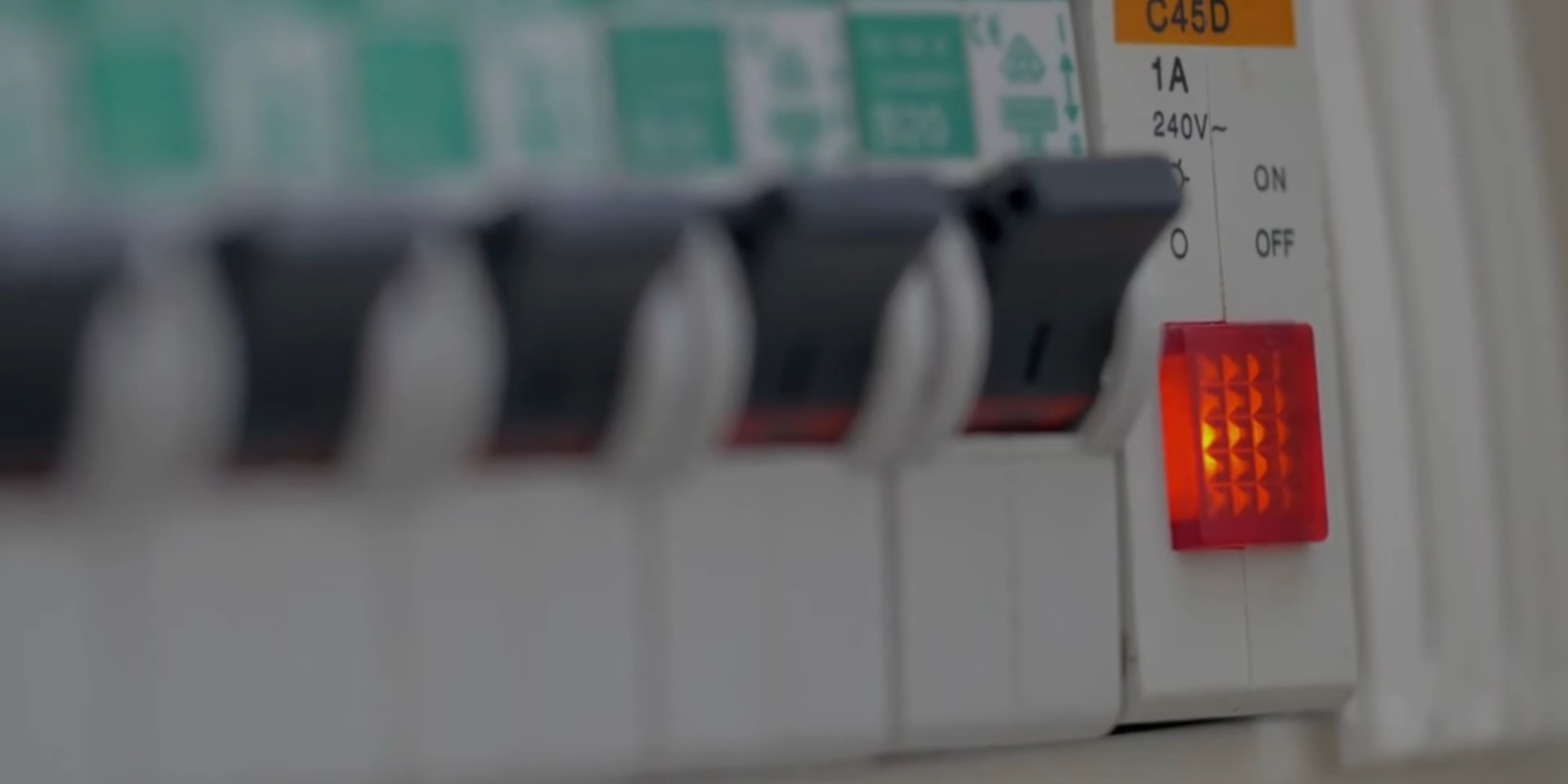 выбивает автомат