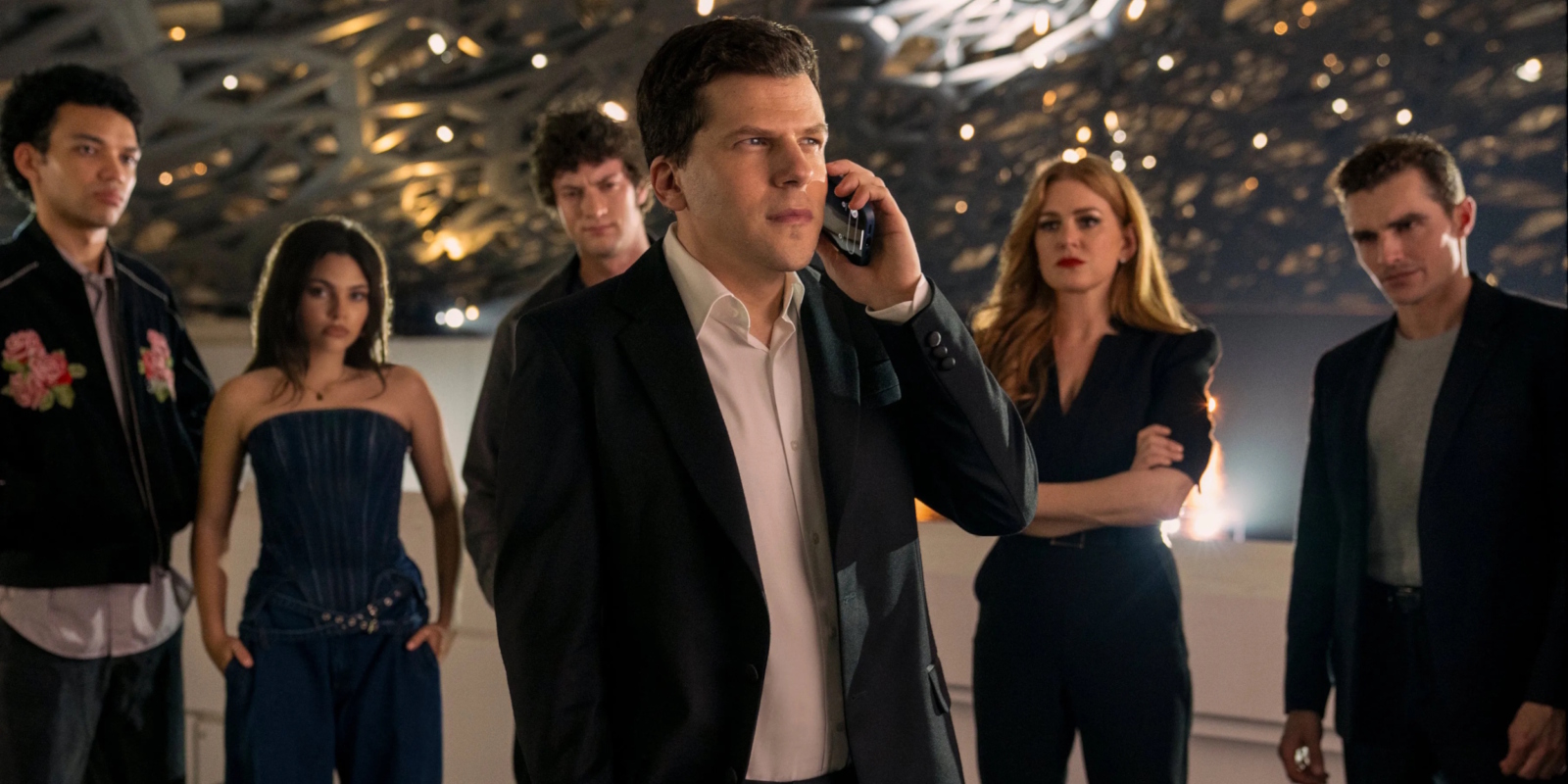 Кадр из фильма «Иллюзия обмана — 3» 2025 года