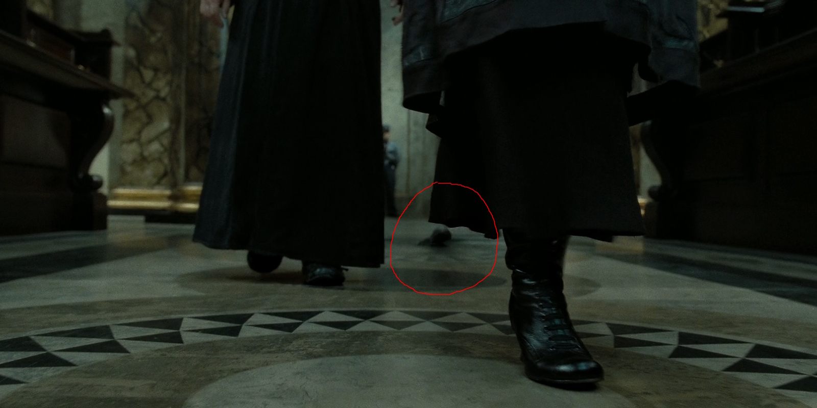 Кадр из фильма «Гарри Поттер и Дары Смерти: Часть II» Киноляп в фильме «Гарри Поттер и Дары Смерти: Часть II»