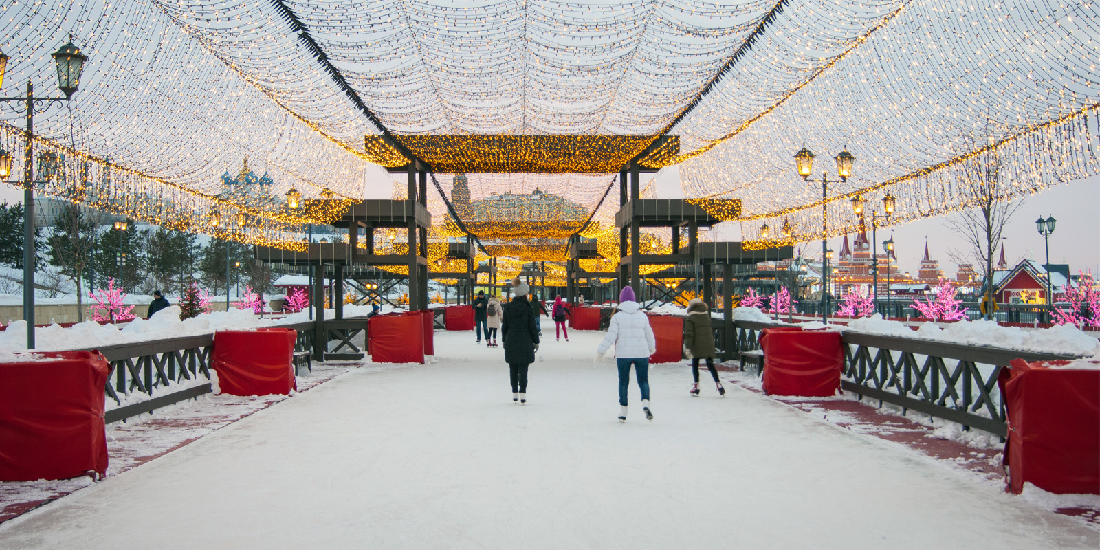Где в России покататься на коньках: Кремлёвская набережная, Казань