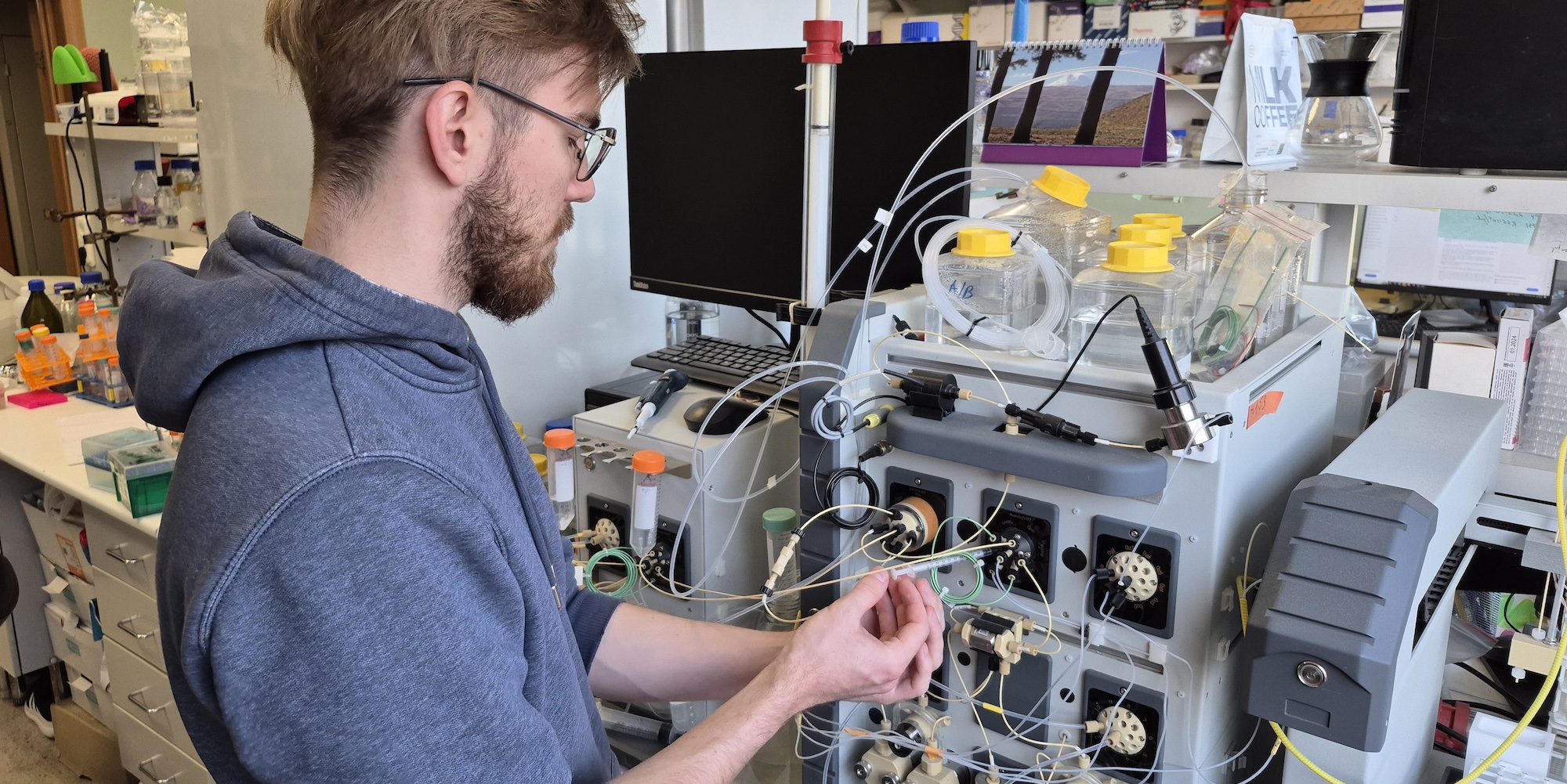 Студенты практикуются на реальном оборудовании