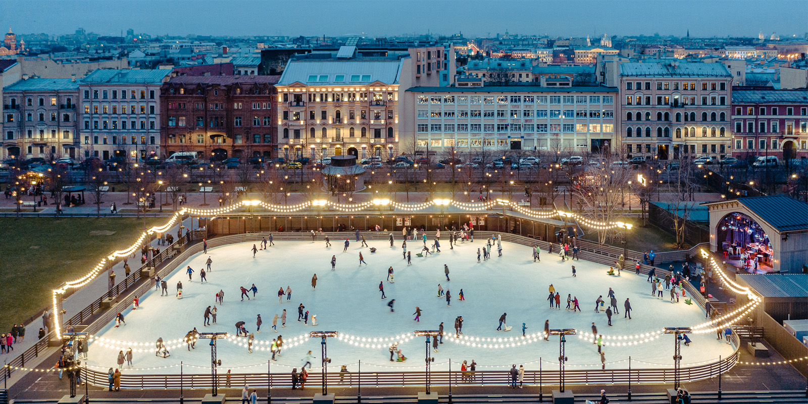 Где в России покататься на коньках: остров Новая Голландия, Санкт-Петербург