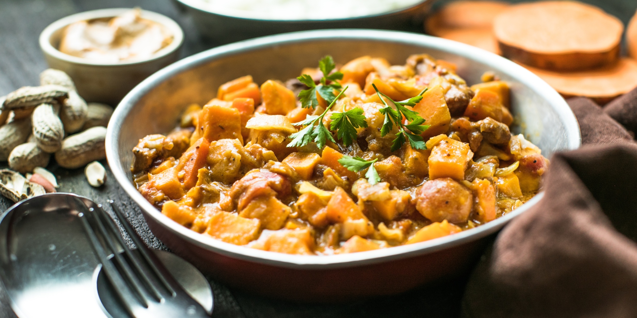 Курица с бататом на сковороде за полчаса: рецепт