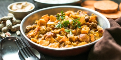 Курица с бататом на сковороде за полчаса