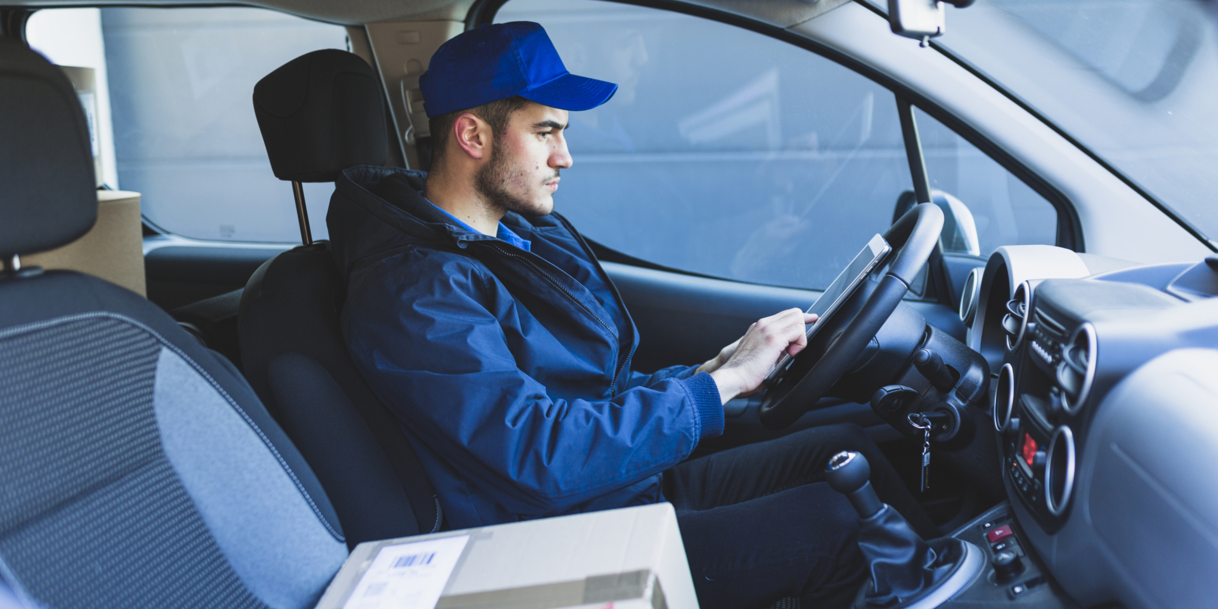 Ozon поделился памяткой по правилам безопасности на дорогах зимой для курьеров 