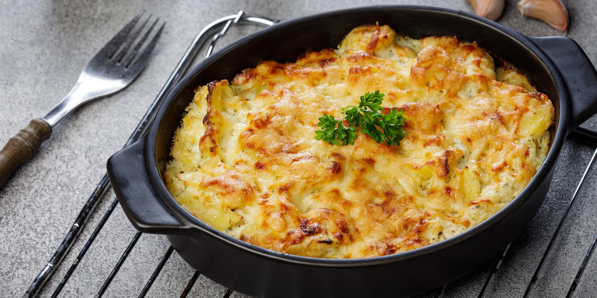 Простой рецепт картошки с мясом по-французски в духовке