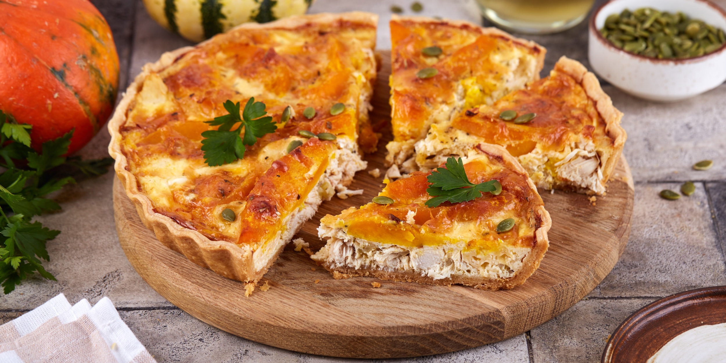 Киш с тыквой и курицей на песочном тесте: рецепт