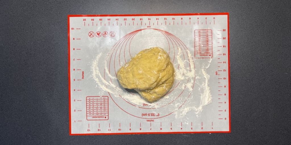 Булочки «Лакомка» с заварным кремом: Замесите тесто