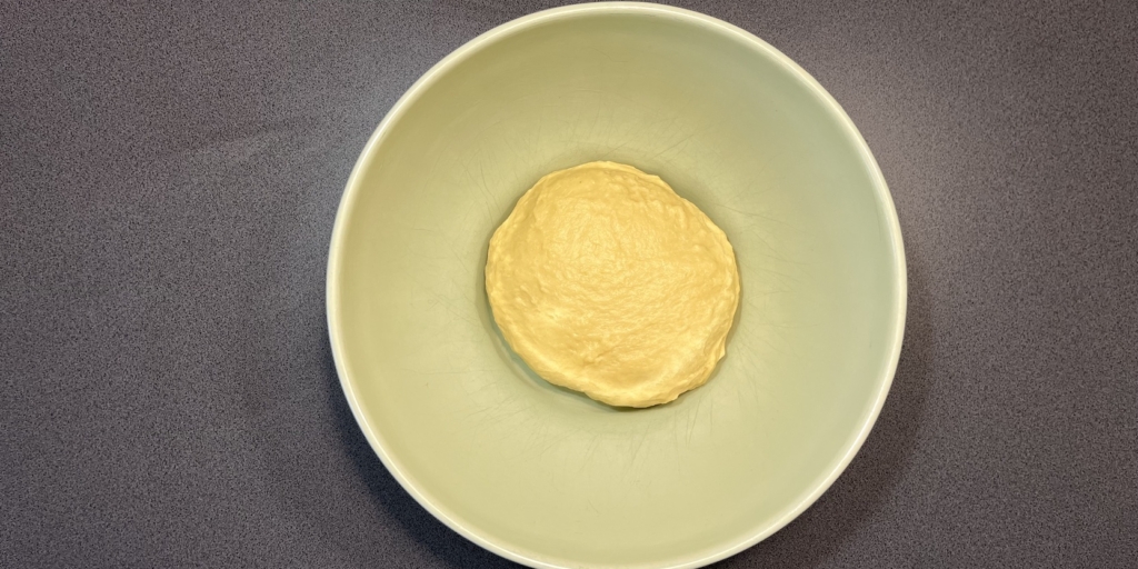 Булочки «Лакомка» с заварным кремом: Оставьте тесто настаиваться