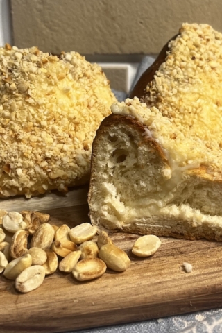 Пуховые булочки «Лакомка» с заварным кремом