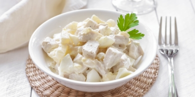 Изумительный салат «Гавайский» с курицей и ананасами