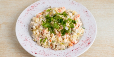 Оливье по-новому с кальмарами вместо колбасы